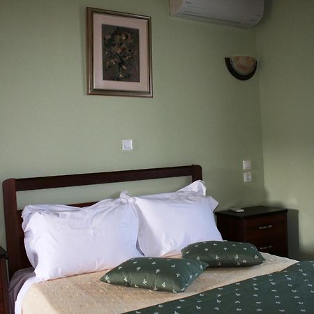Dionysus Apartments & Suites Ierissós Kamer foto