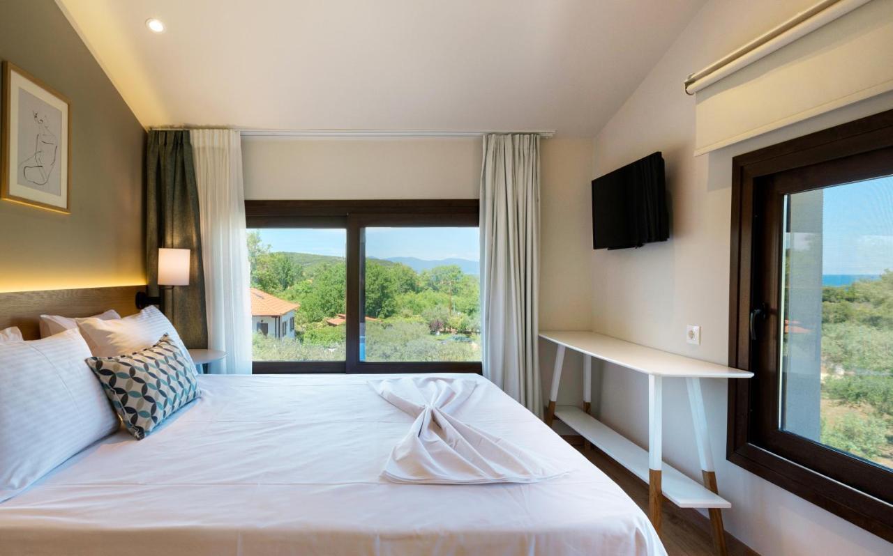 Dionysus Apartments & Suites Ierissós Buitenkant foto