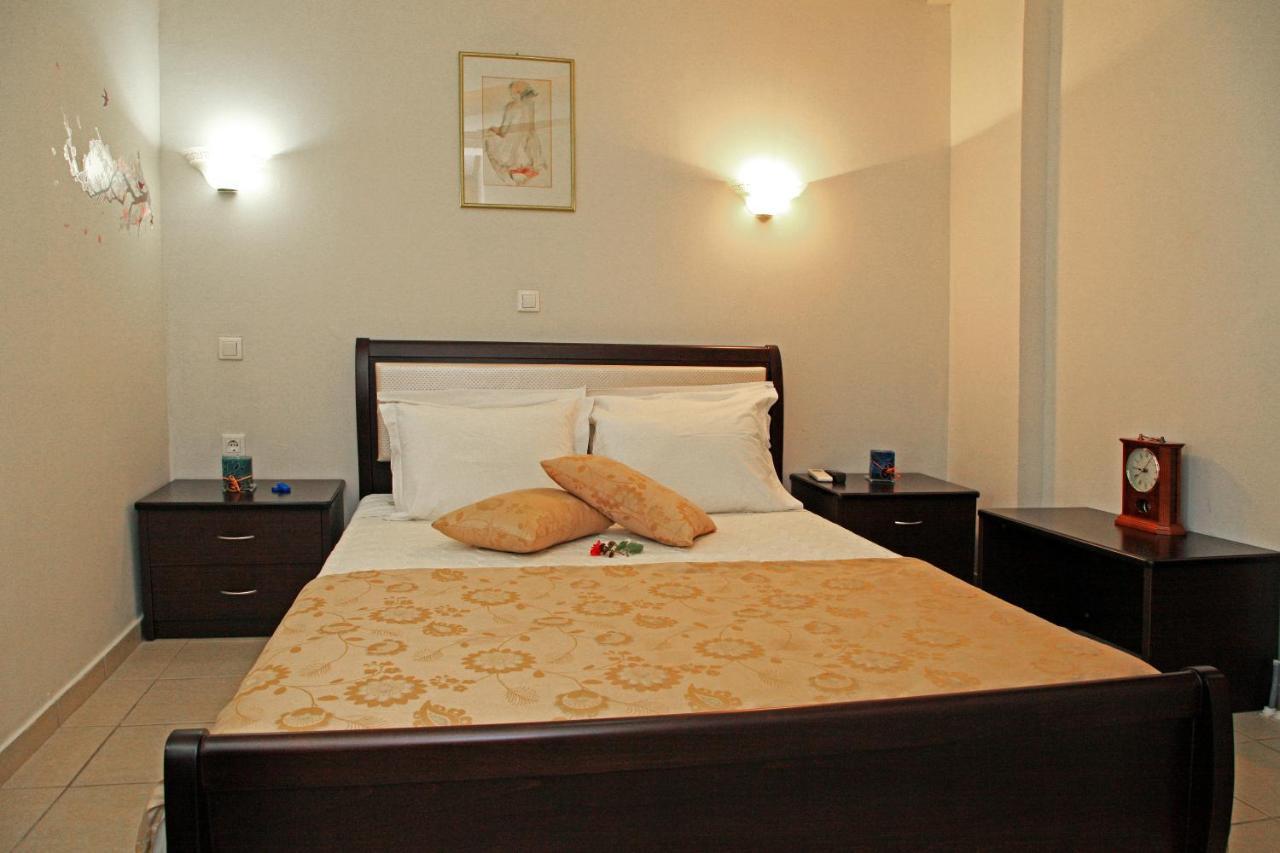 Dionysus Apartments & Suites Ierissós Kamer foto