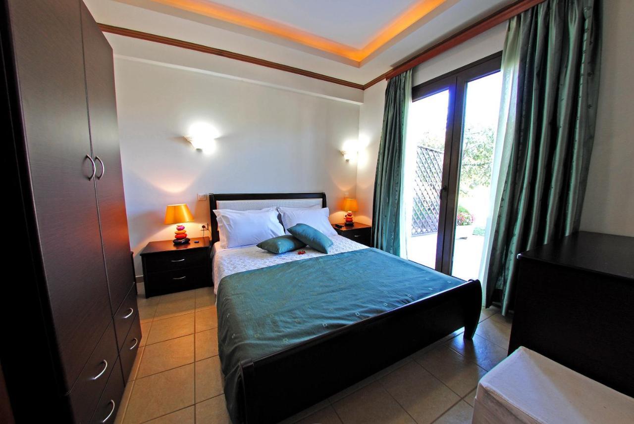 Dionysus Apartments & Suites Ierissós Kamer foto