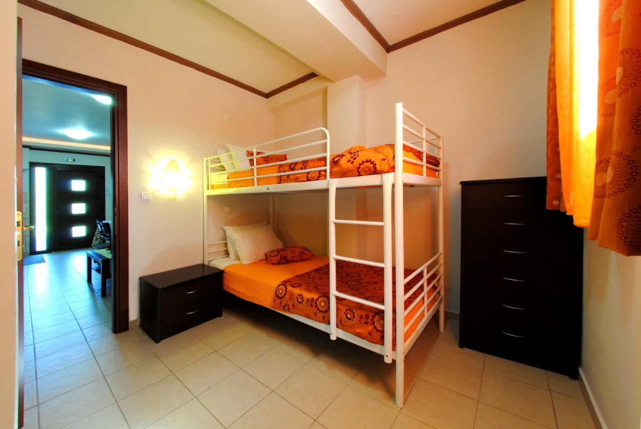 Dionysus Apartments & Suites Ierissós Kamer foto