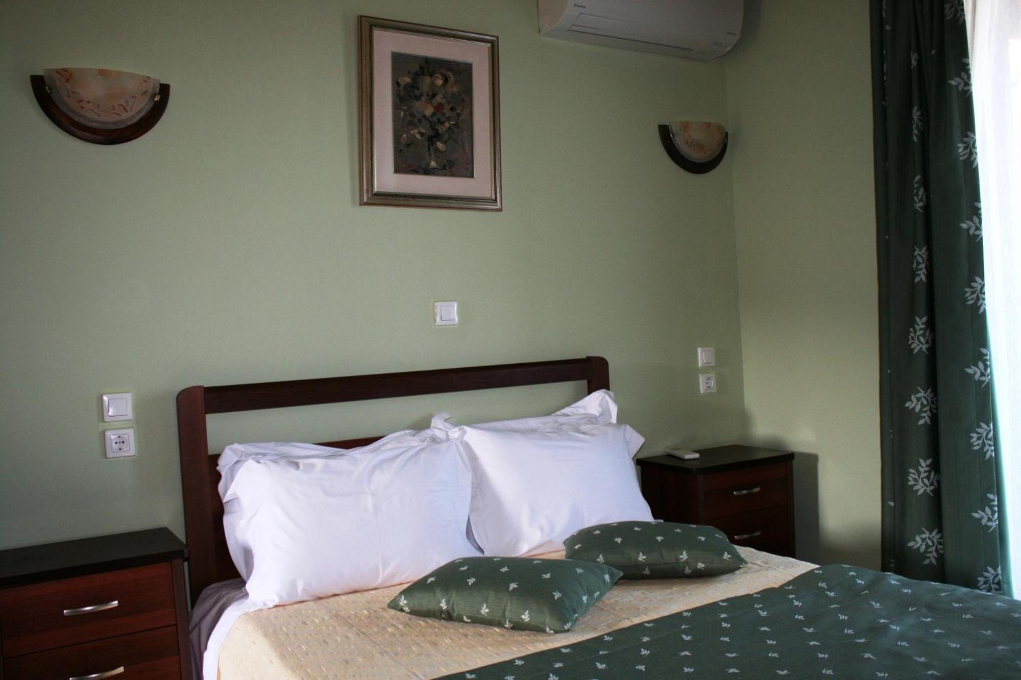 Dionysus Apartments & Suites Ierissós Kamer foto