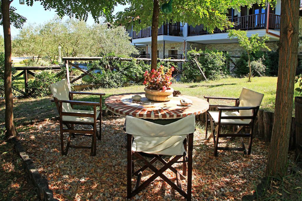 Dionysus Apartments & Suites Ierissós Buitenkant foto